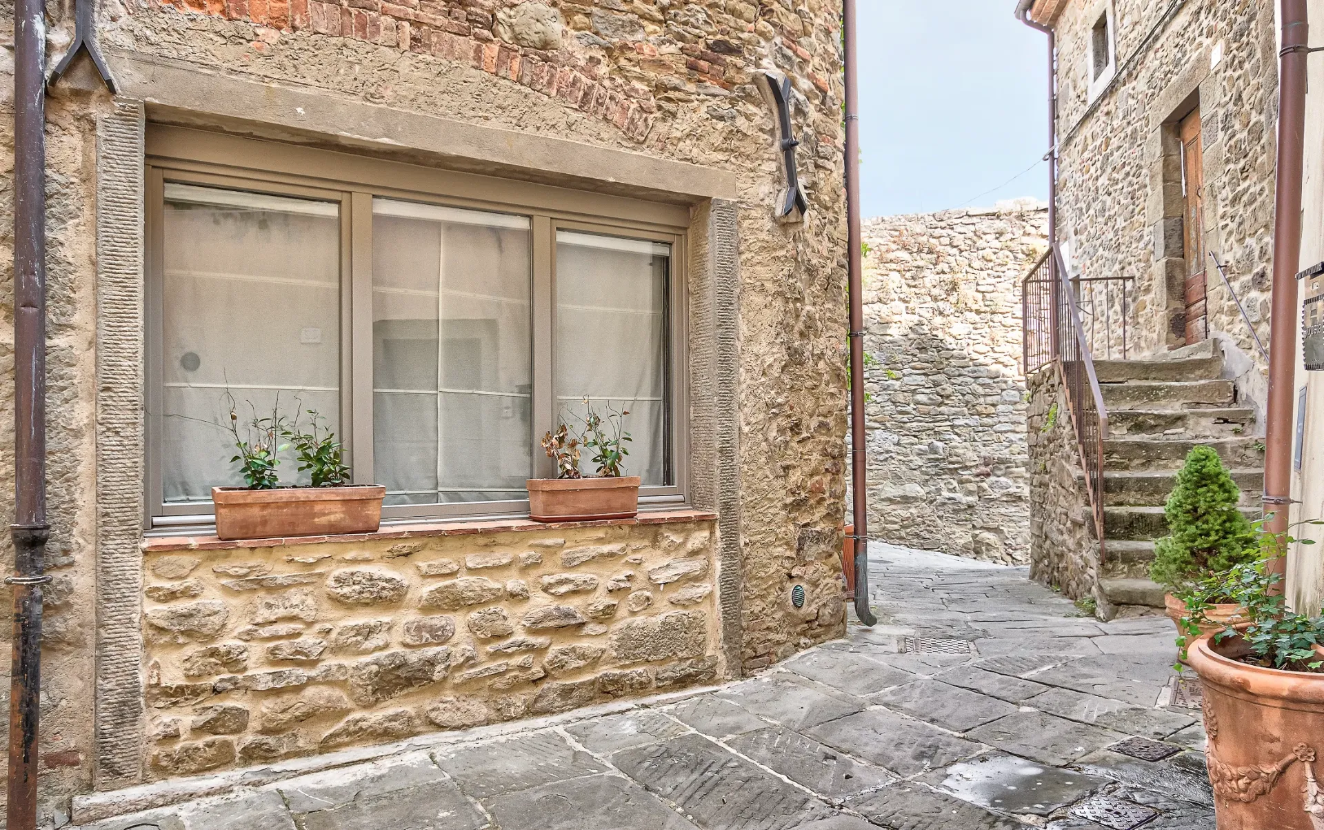 Romance in the Tuscan Hills - 5 Nights for 4 People