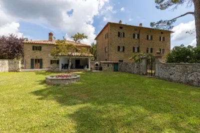 A Week In A Sumptuous Tuscan Villa Farmhouse For Up To 8 People