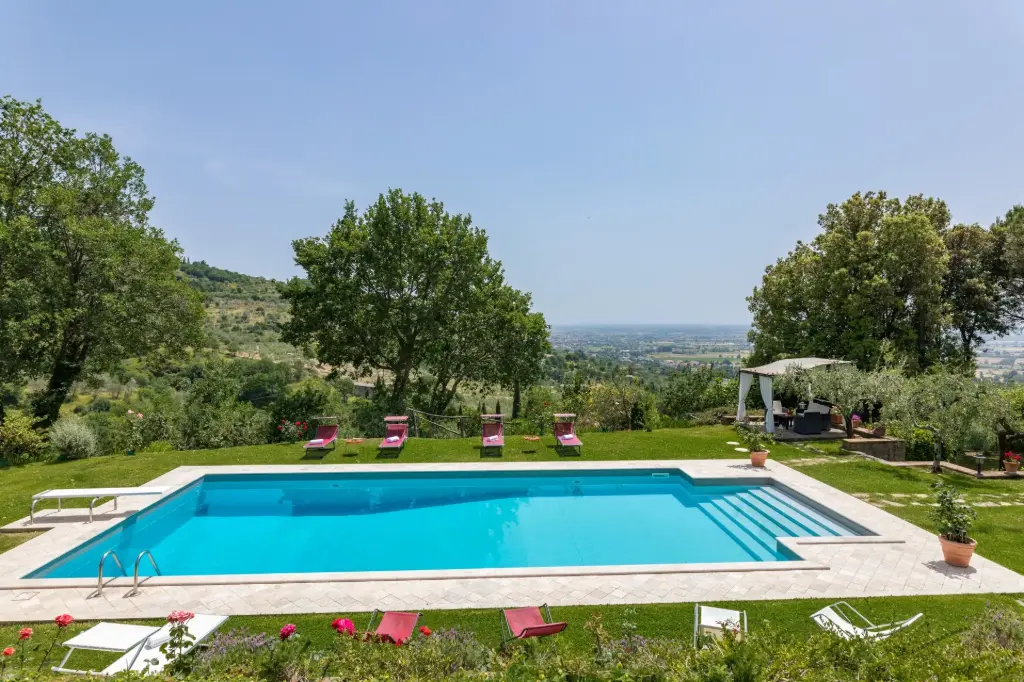 Tuscan Villa Escape for 8 – 7 Nights of Timeless Beauty including Private Chef